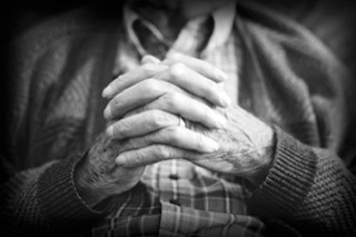 Signs of Loneliness in Seniors, and How to Help Your Loved One Feel More Connected